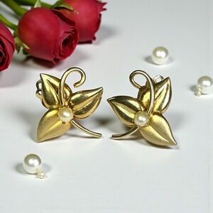 Vtg Cultured Oyster Pearls and Gold Tone Flora Clip Earrings NOS New Old Stock